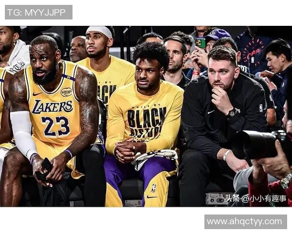 NBA篮球明星打牌趣事揭秘球场之外的竞技与友情交织